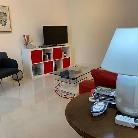 Casa In Con Piscina, Giardino E Posto Auto Appartamento *