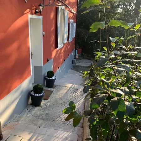 Casa In Con Piscina, Giardino E Posto Auto Lägenhet