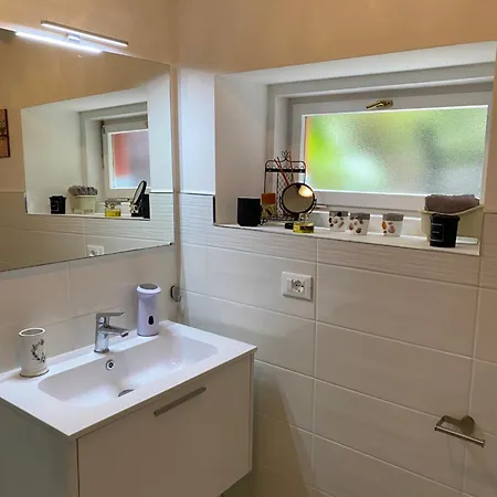 Appartamento Casa In Con Piscina, Giardino E Posto Auto Trieste